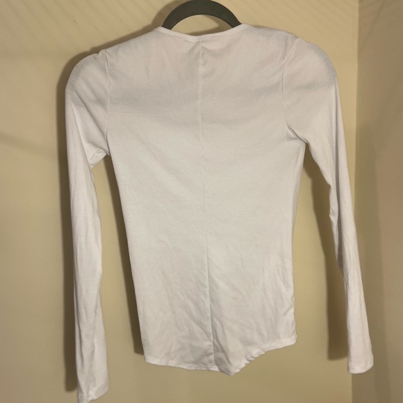 New All In Motion White Long Sleeve Twist Front Activewear Blouse Top Wmns XS - Picture 8 of 8